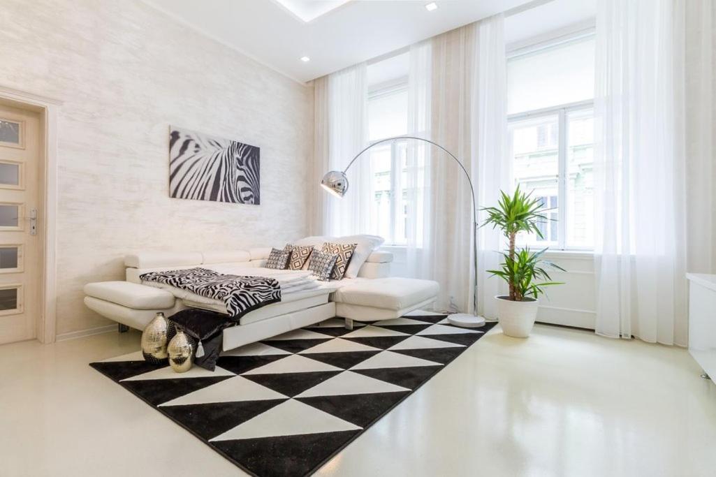 Stylish Apartment 5 Minutes Walk From City Center Praga Exterior foto