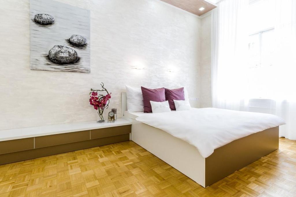 Stylish Apartment 5 Minutes Walk From City Center Praga Exterior foto